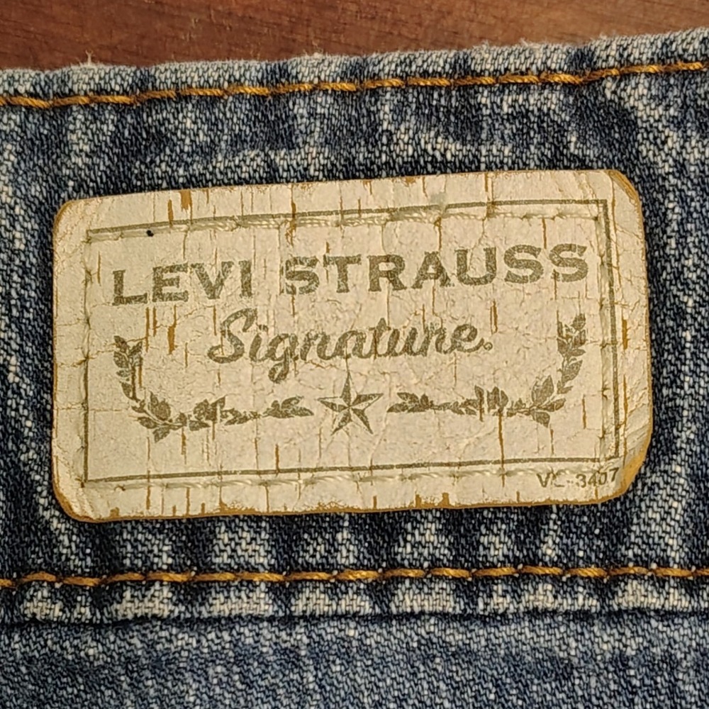 Levi Strauss Signature Women Blue Crop Capri Jeans Mid Rise Straight Leg Size 12 - Picture 7 of 14